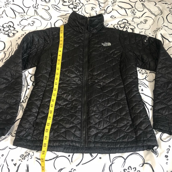 The North Face Jackets & Blazers - Ladies The North Face lightweight puffer. Size M. In excellent used condition.